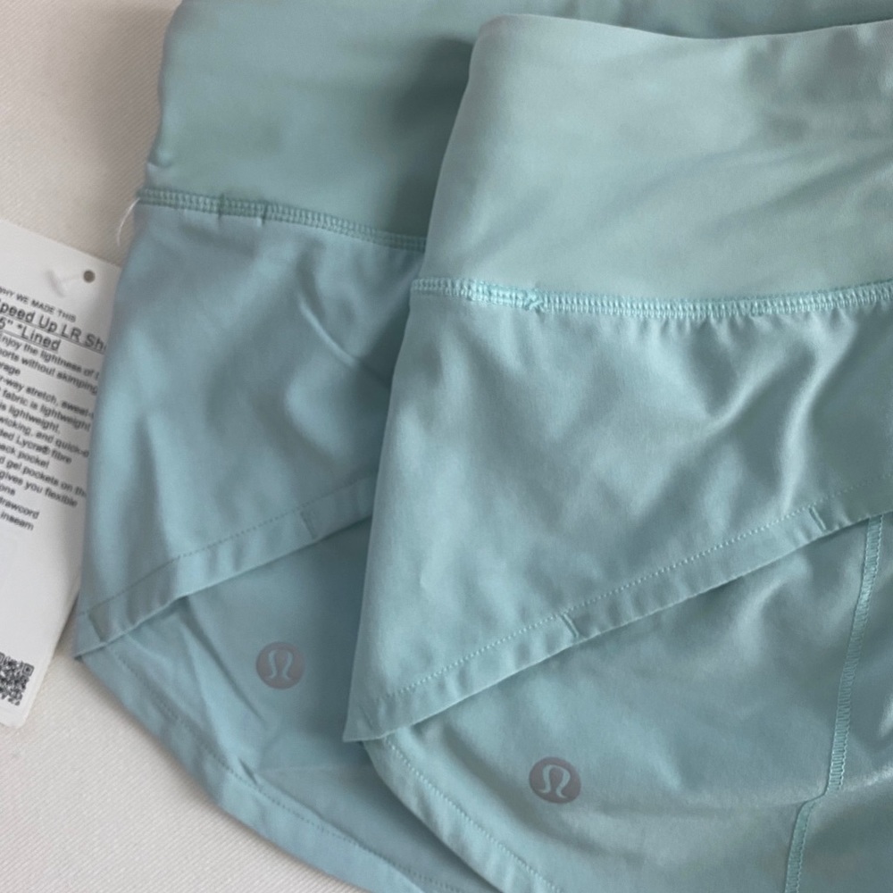 Lululemon Speed Up 2.5” size 4 (Hazy Jade)